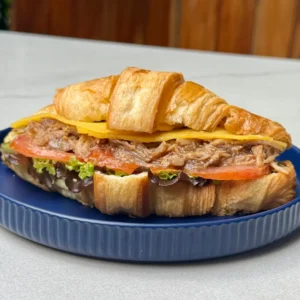 Croissant-dwich Ropa vieja